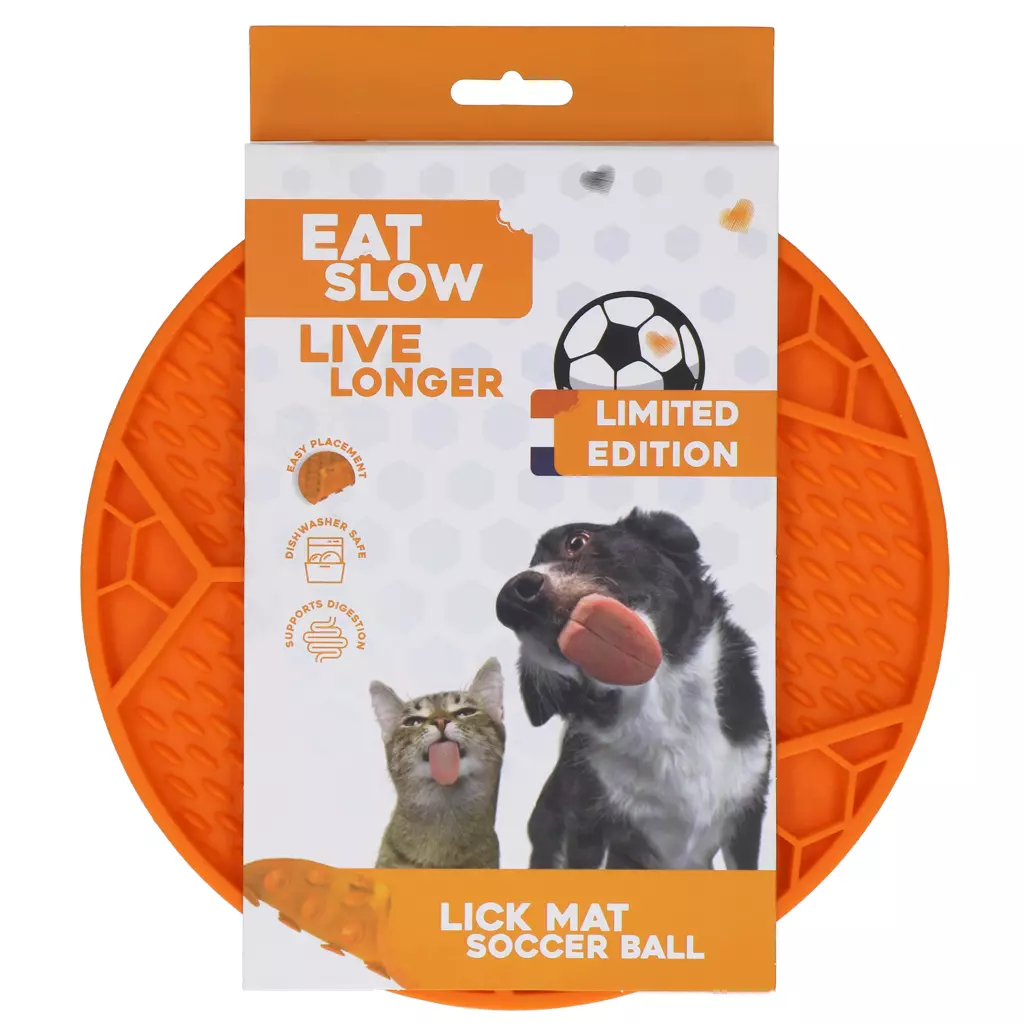 Eat Slow Live Longer Lick Mat Voetbal Oranje - Limited Edition